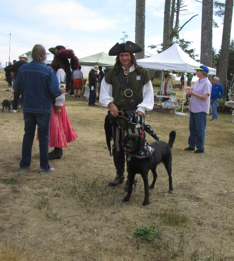 DoggieEvent2016_PirateandFriend